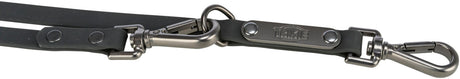 Schwarze Hundeleine mit silbernen Metallkarabinern und schwarzem Lederdetail mit „Trixie“-Schriftzug.