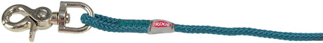 Metallkarabinerhaken verbunden mit einem blauen, geflochtenen Seil, Markenname "TRIXIE" auf grauem Etikett.