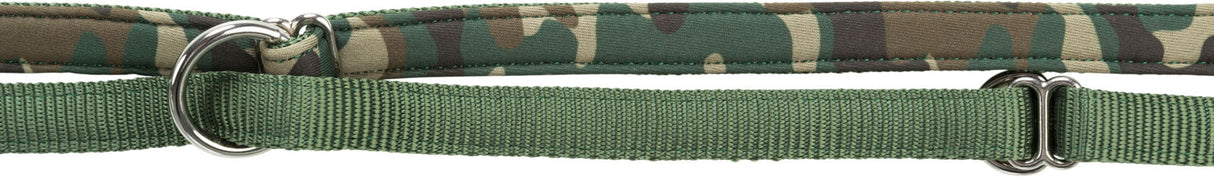 Grünes Hundehalsband mit Tarnmuster und Metallringen aus dicht gewebtem Material.