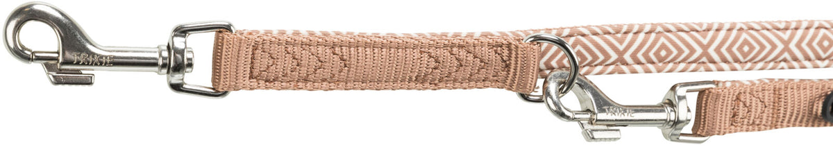 Beige Hundeleine mit braunem geometrischem Muster und zwei silbernen Karabinerhaken.