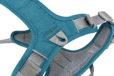 Blaues und graues Geschirr mit verstellbaren Riemen und Textilstruktur, detailreiche Nahaufnahme.