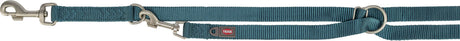 Blaue Hundeleine mit verstellbaren Metallverschlüssen und Markenaufdruck, geeignet für verschiedene Größen.