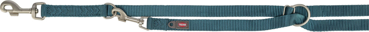 Blaue Hundeleine mit verstellbaren Metallverschlüssen und Markenaufdruck, geeignet für verschiedene Größen.