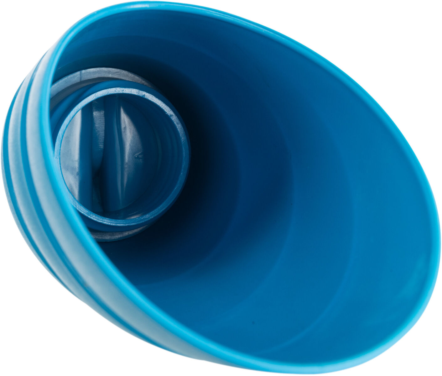Blauer Kunststofftrichter, bestehend aus ineinander passenden, kreisförmigen Teilen.