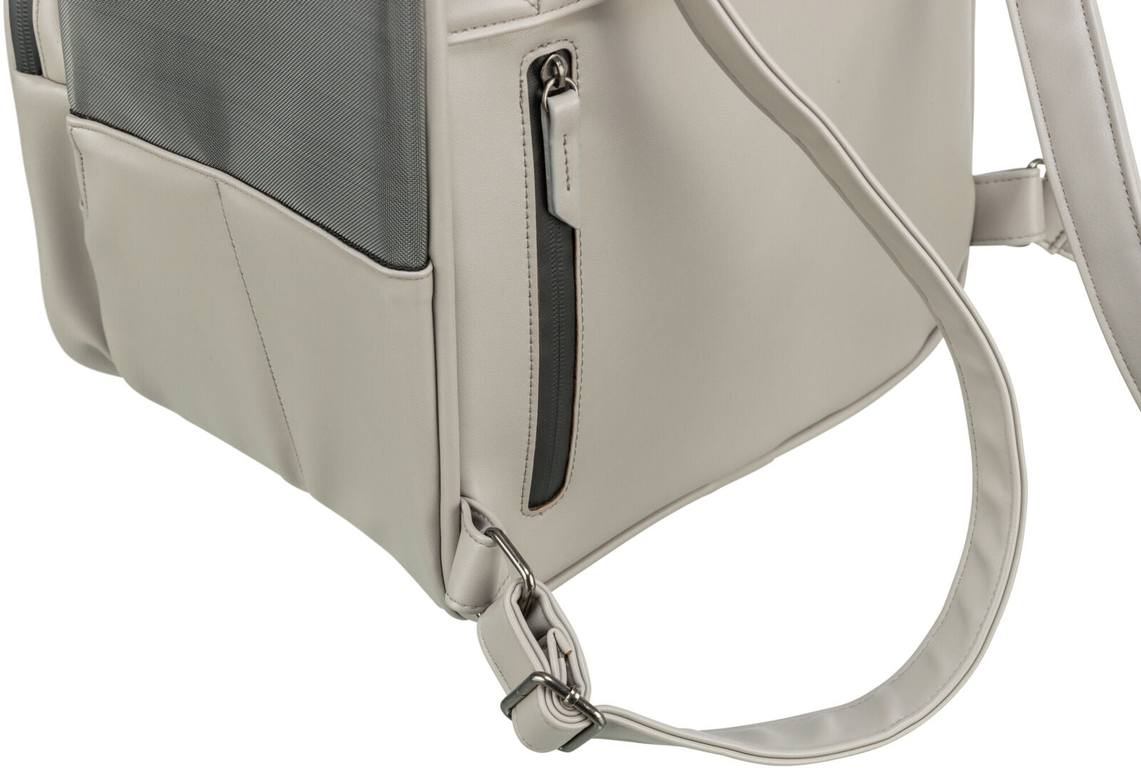 Beige Tasche mit verstellbarem Trageriemen, seitlicher Netzöffnung und Reißverschlussdetails.