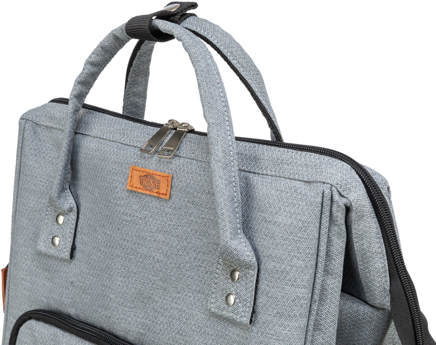 Graue Tasche mit doppeltem Griff, Reißverschluss und sichtbarem Lederetikett mit Schriftzug "TRIXIE".