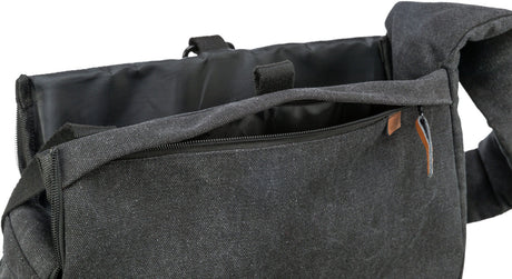 Graue Stofftasche mit geöffneter Reißverschlusstasche und sichtbarem Innenfutter aus schwarzem Material.