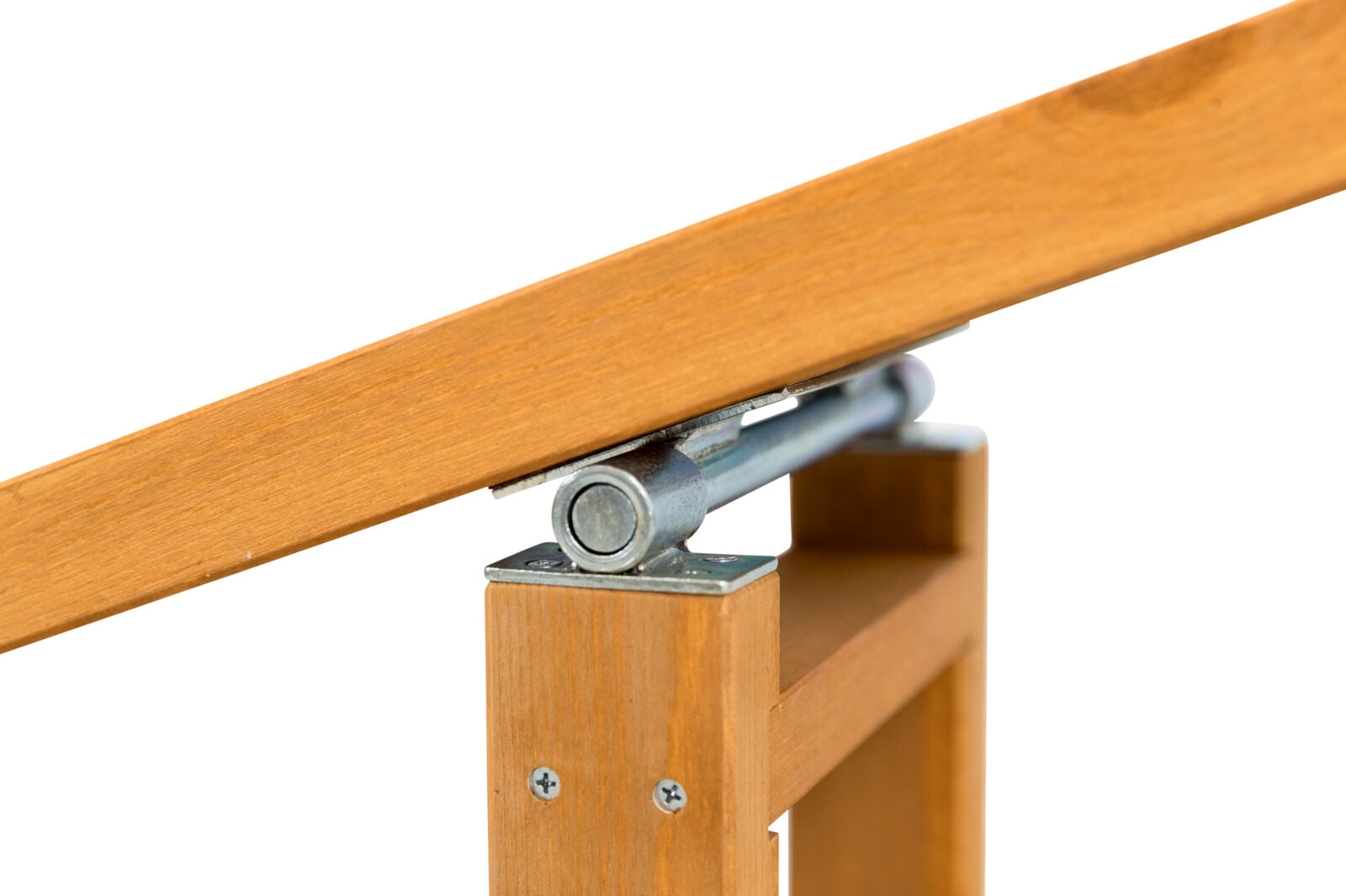 Holzstruktur mit Metallgelenk, das eine schräge Komponente trägt, sichtbar sind Schrauben und Schraubverbindungen.