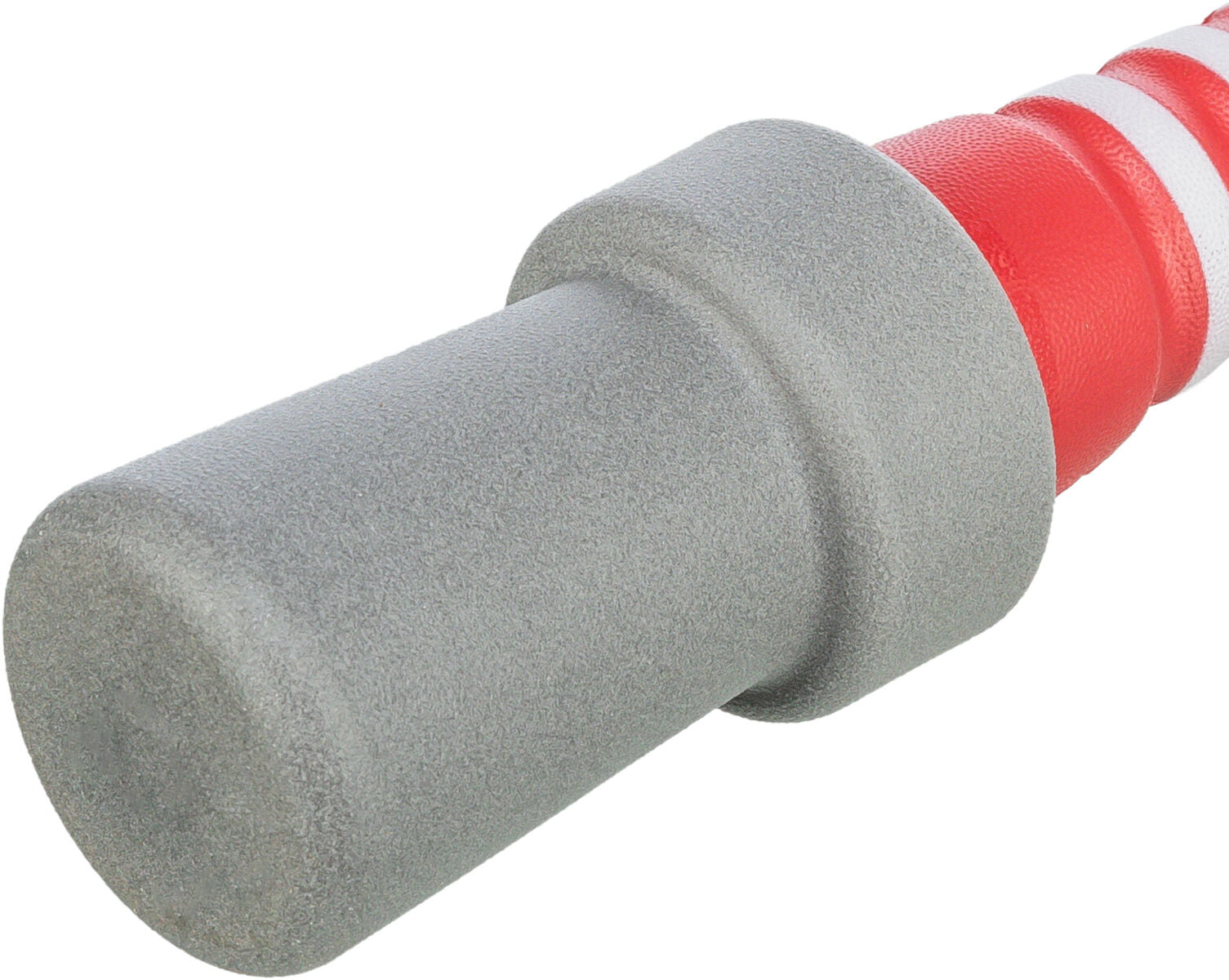 Grauer zylindrischer Schaumstoffgriff mit rot-weißen Streifen, die strukturiert sind.