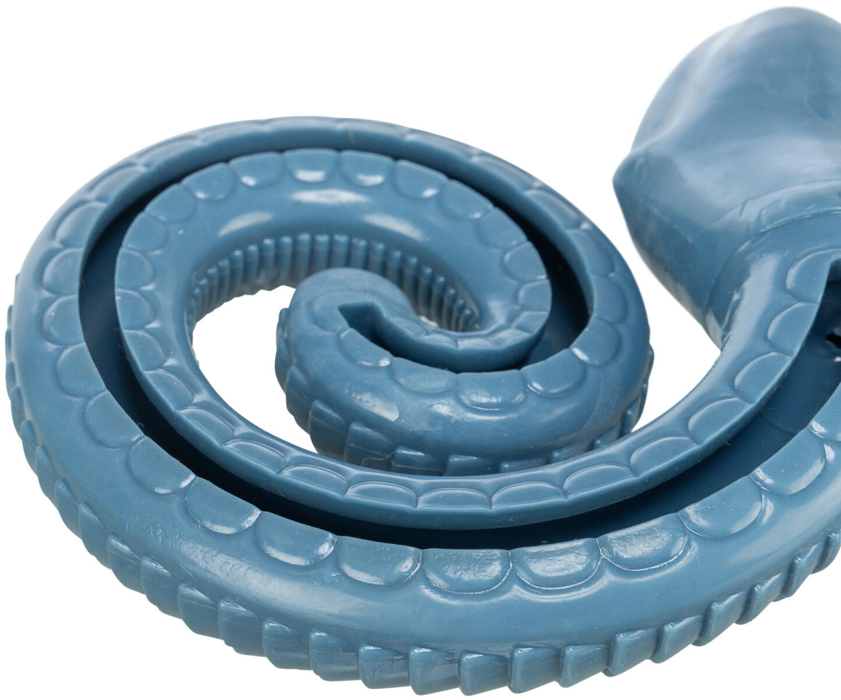 Blaues, spiralig geformtes Spielzeug mit texturierter Oberfläche und glatter, abgerundeter Spitze.
