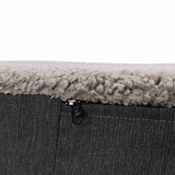 Grauer Stoff mit weicher, beiger Oberkante und sichtbarem schwarzem Reißverschluss.