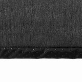 Grauer, strukturiert gewebter Stoff mit schwarzem Rand, der kleine Punkte hat.