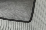 Graues, geripptes Gewebe mit schwarzem Saum, Textur deutlich sichtbar.