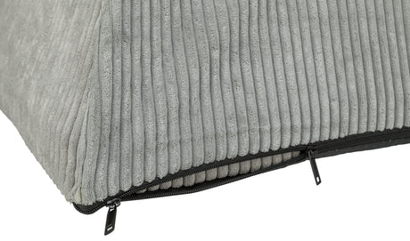 Hellgraue, gerippte Oberfläche mit sichtbarem schwarzen Reißverschluss an der Unterseite.