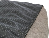Grau gepunktetes, schwarzes Textilmaterial neben grob gewebtem, beigem Stoff.