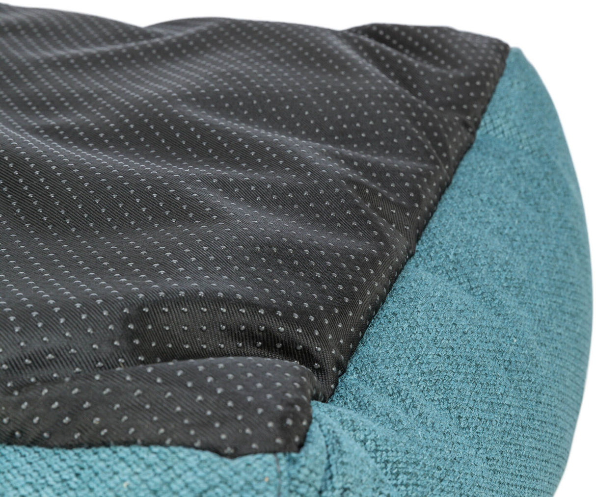 Türkises und schwarzes gepunktetes Textilmaterial in Nahaufnahme ohne erkennbare Funktion oder Form.