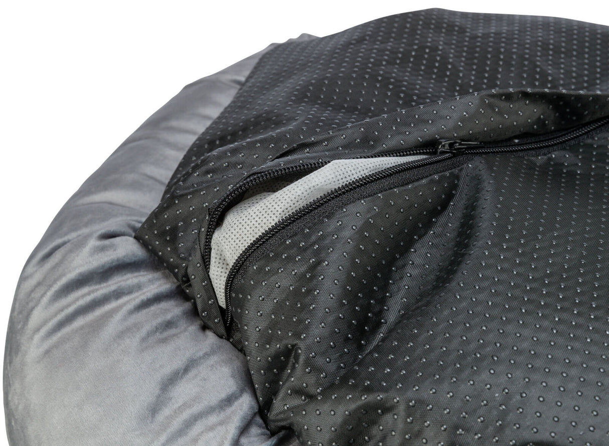 Detailansicht eines schwarz-grauen gepunkteten Stoffs mit Reißverschluss in Nahaufnahme.