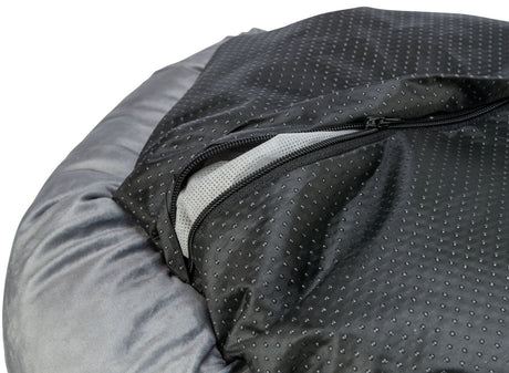 Detailansicht eines schwarz-grauen gepunkteten Stoffs mit Reißverschluss in Nahaufnahme.