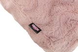 Rosa, flauschiges Material mit einem Etikett mit der Aufschrift "Trixie".