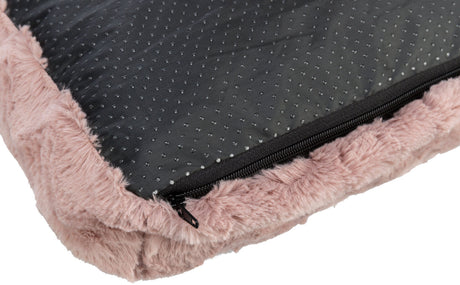 Schwarze, punktierte Oberfläche mit weichem, rosa Plüschrand und sichtbarem Reißverschluss.
