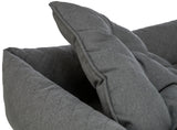 Graues, gepolstertes Sofabett mit klappbaren Armlehnen, aus gestepptem Stoff, Nahaufnahme des Gewebes.