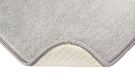 Graue Matte mit leicht texturierter Oberfläche und beigefarbenem Rand, untere Schicht in Creme mit perforiertem Muster.