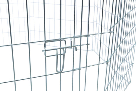 Metallgitter mit einem Verschlussmechanismus, bestehend aus vertikalen und horizontalen Stäben, teilweise geöffnet.