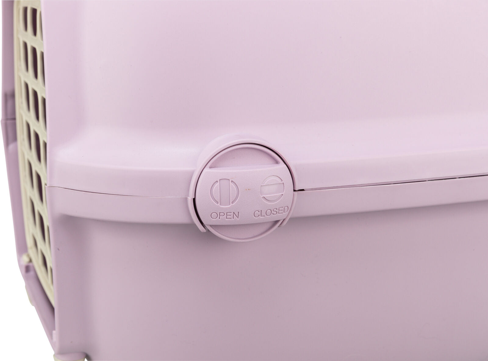 Lila Kunststoffbox mit seitlichem Drehverschluss, Positionen "OPEN" und "CLOSED" beschriftet.