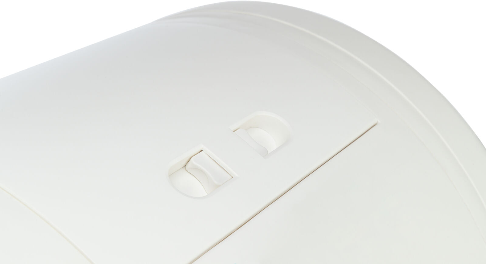 Weißes rundes Objekt mit zwei parallel verlaufenden, rechteckigen Vertiefungen an der Oberfläche.