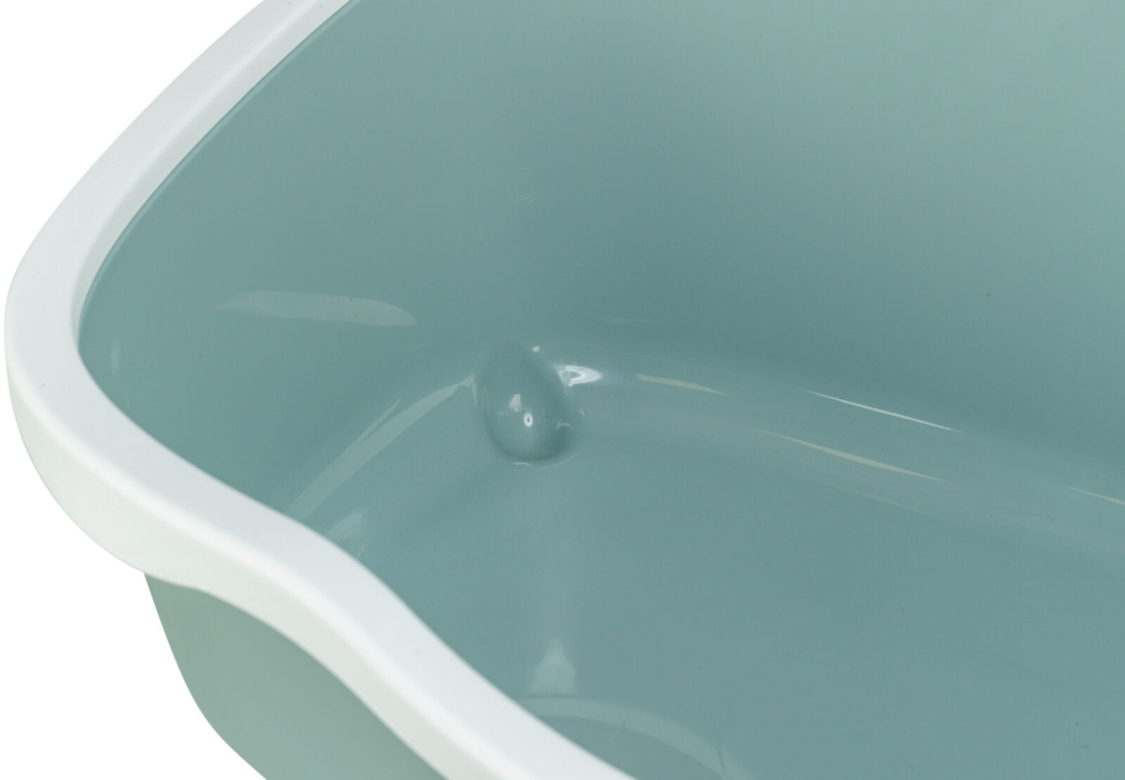 Plastikschale in blauer Farbe mit weißem Rand, glatte Innenfläche und leicht gewölbten Seiten.