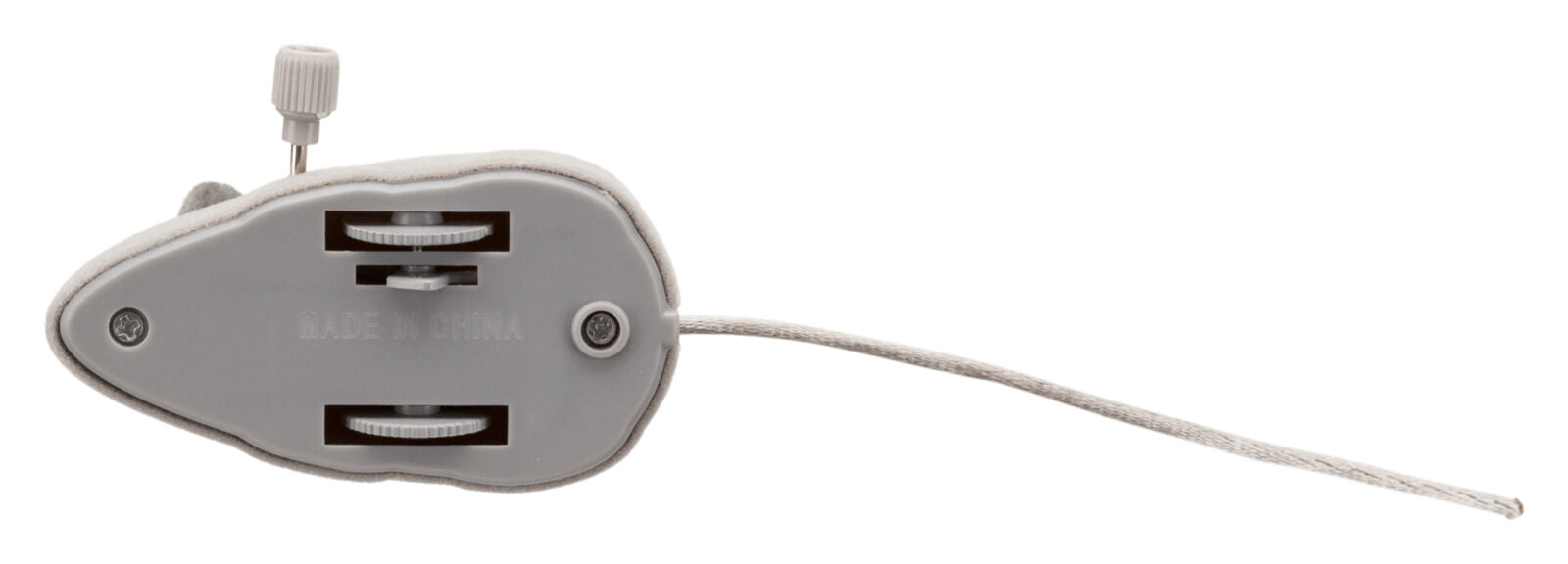 Graues Plastikgehäuse mit Aufschrift "Made in China", zwei Schlitze und eine Kordel an der Seite.