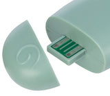 Mintgrüner USB-Stick mit abgenommener Kappe, der USB-Stecker ist sichtbar.