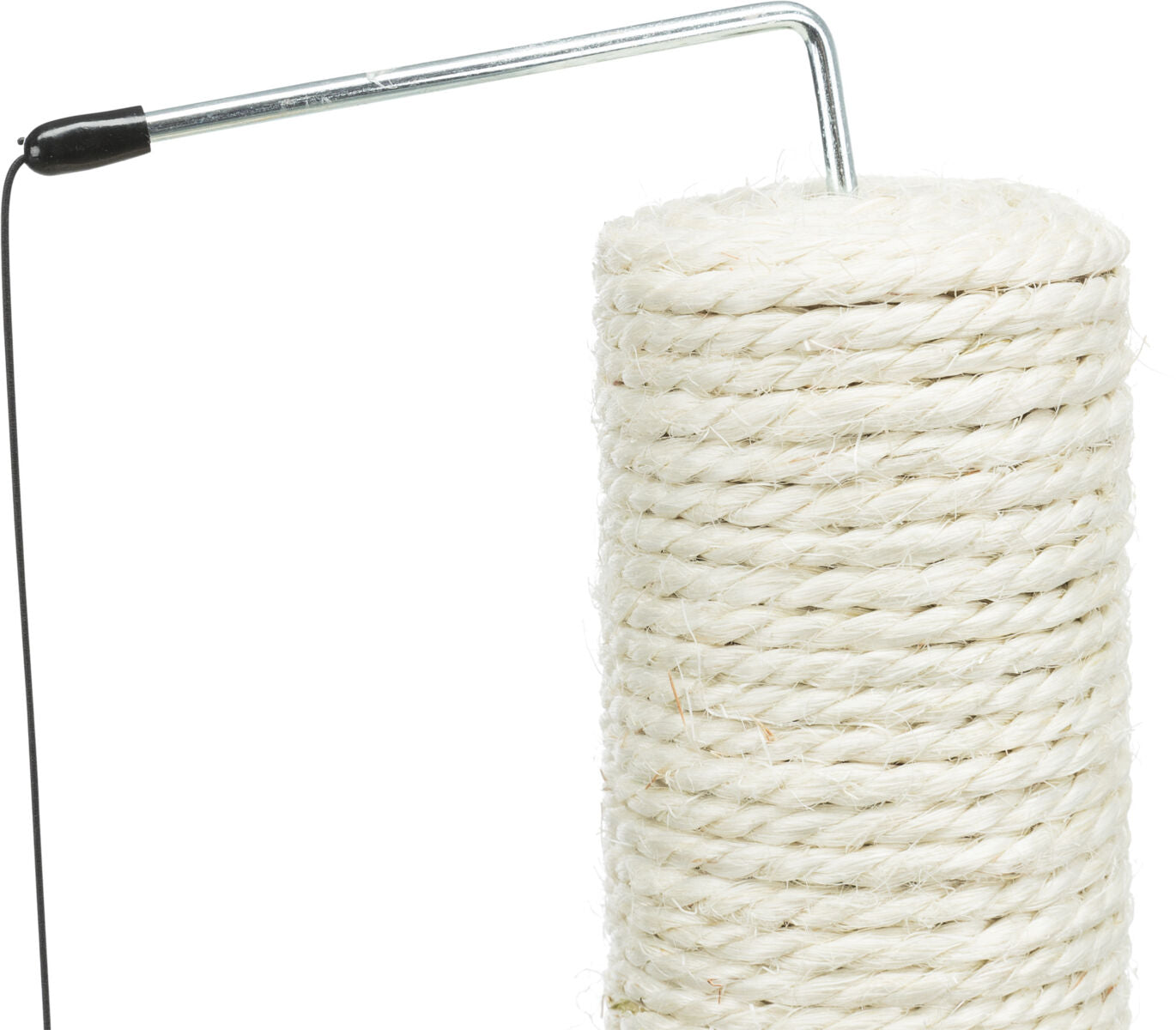Weißer Sisalstamm mit einem daran befestigten Metallstift an der Oberseite, freistehend.