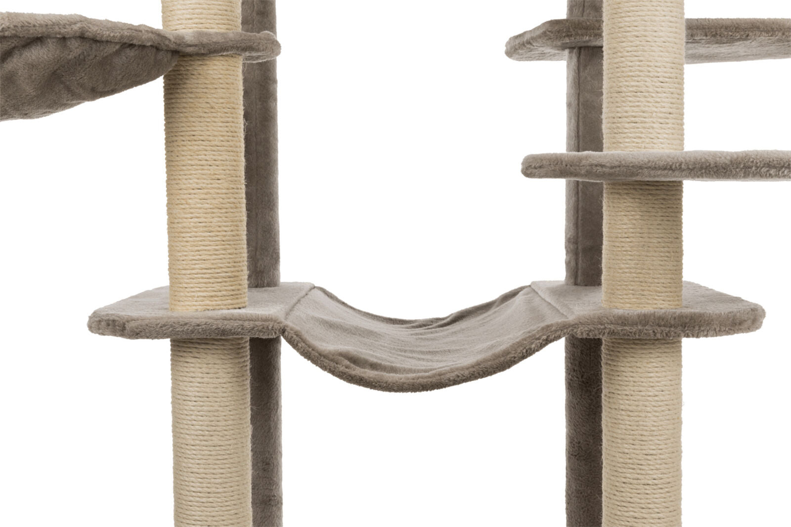 Kratzbaum mit beigen Sisalstämmen, grauen Plattformen und einer Hängematte in der Mitte, für Katzen geeignet.