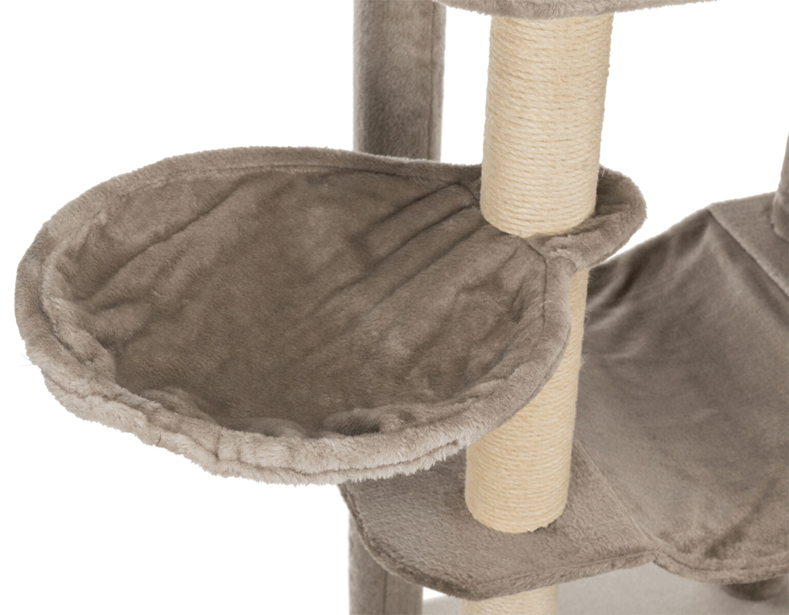 Kratzbaum mit grauer Plüschverkleidung und zwei sisalumwickelten Stämmen, integrierte Liegefläche.