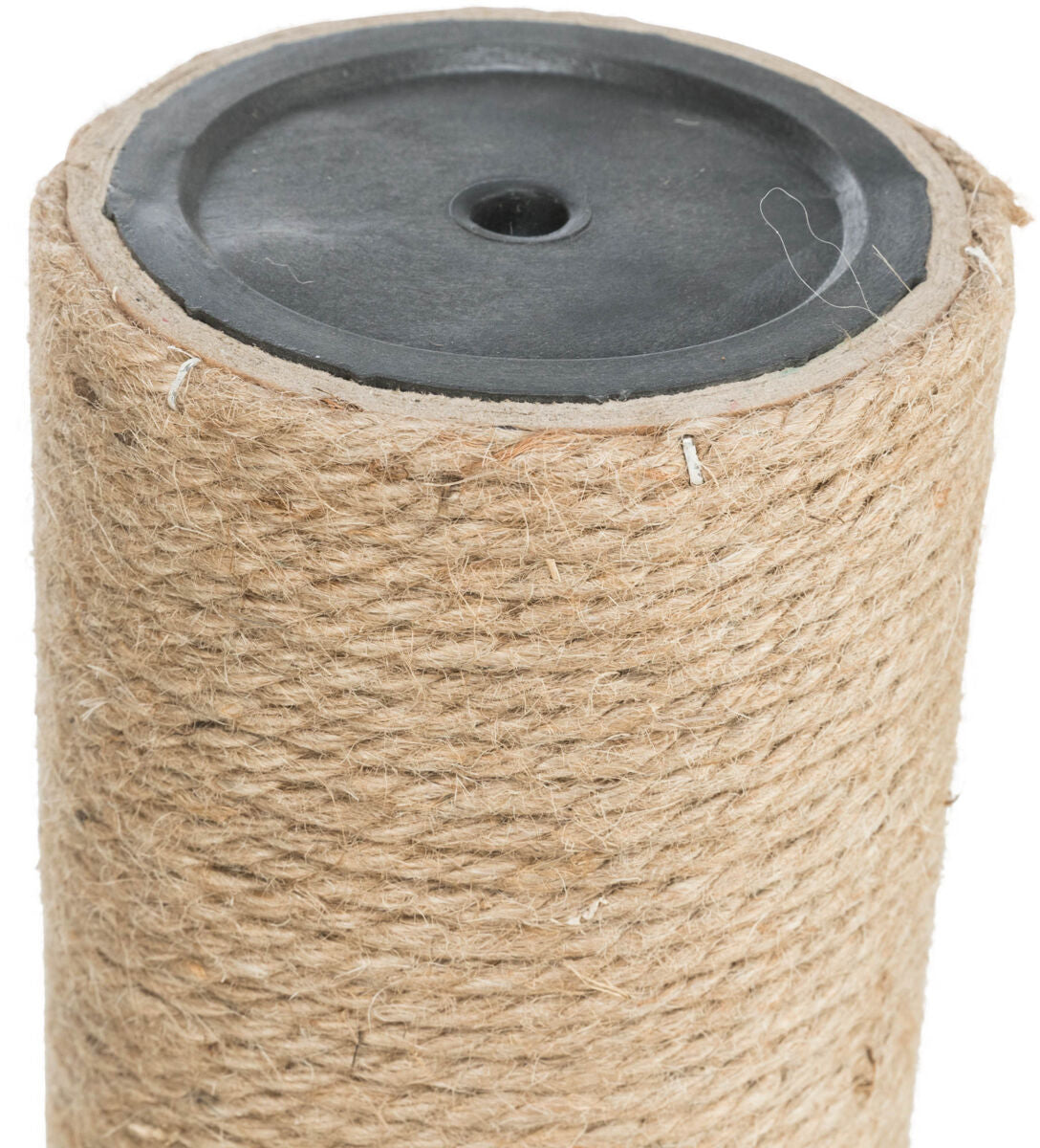 Zylindrische Säule mit Juteseil umwickelt und schwarzer, runder Aufsatz auf der Oberseite.