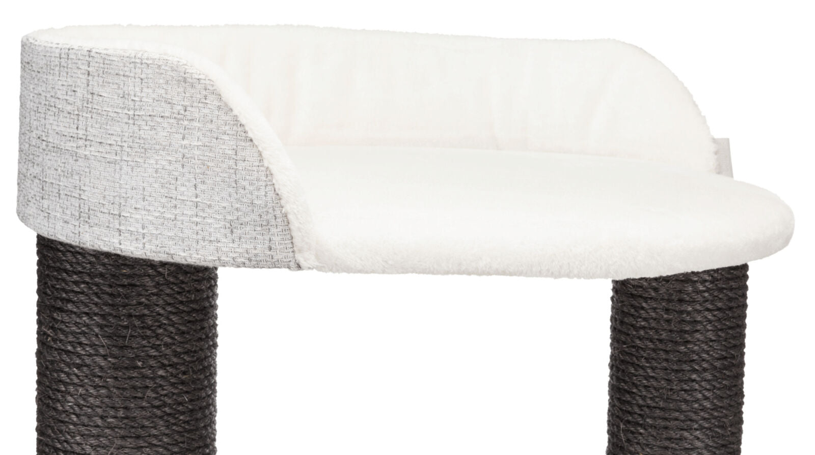 Kratzmöbel mit runder weißer Liegefläche und grauem Rand auf dunklen, mit Seil umwickelten Säulen.