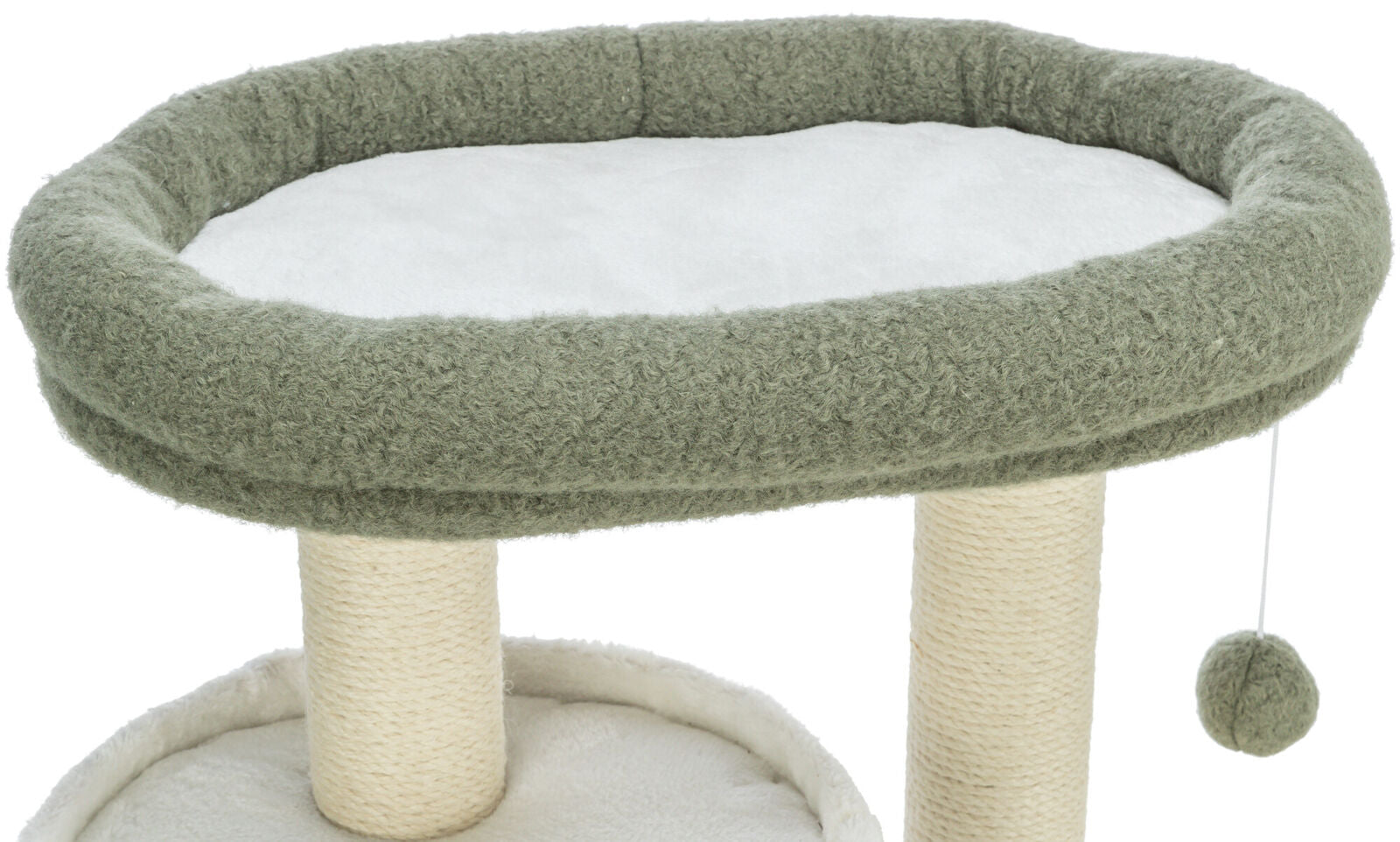 Katzenkratzbaum mit grüner, gepolsterter Liegefläche, beigem Sisalstamm und hängendem Spielzeugball.