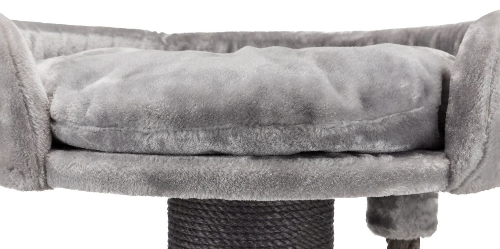 Graues, flauschiges Katzenbett mit erhöhter Kante, darauf liegend auf einem stabilen, dunklen Seilen gepolsterten Sockel.