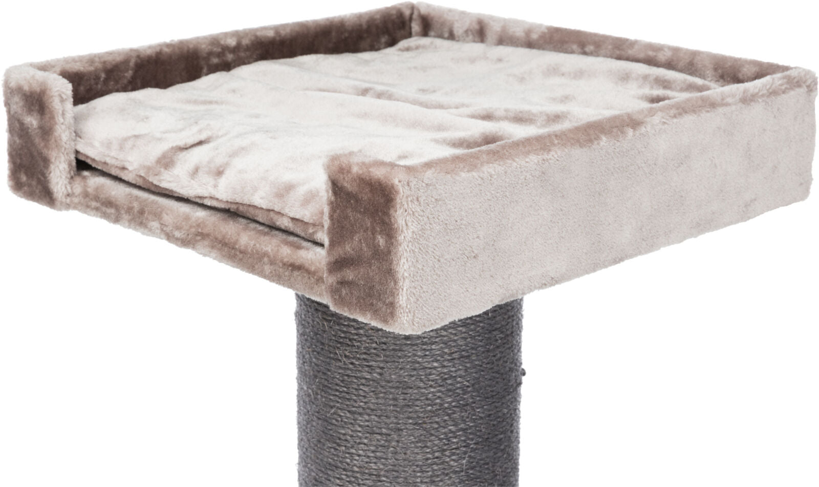 Quadratische Plattform mit weichem beigem Stoff bezogen auf grauem Kratzstamm.