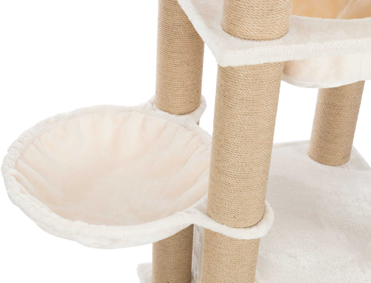 Beigefarbener Kratzbaum mit mehreren Ebenen und einer runden Liegefläche aus weichem Material.