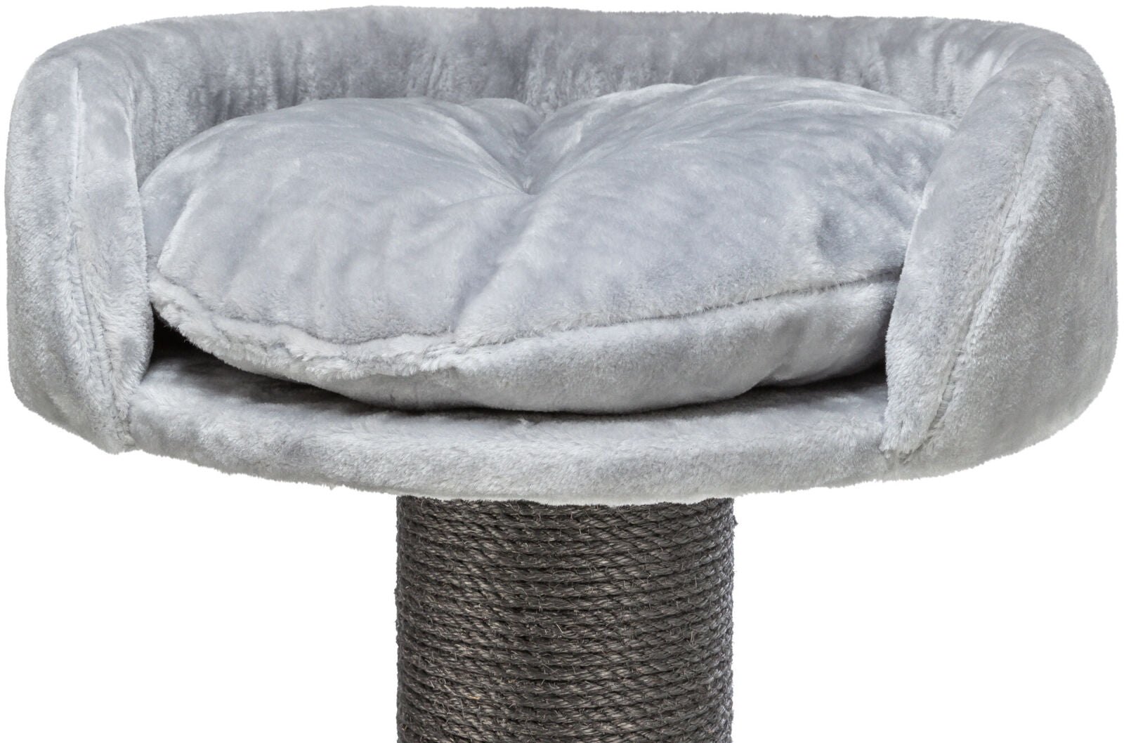 Graues, flauschiges Katzenbett auf einem schwarzen Kratzbaumstamm, von oben gesehen.