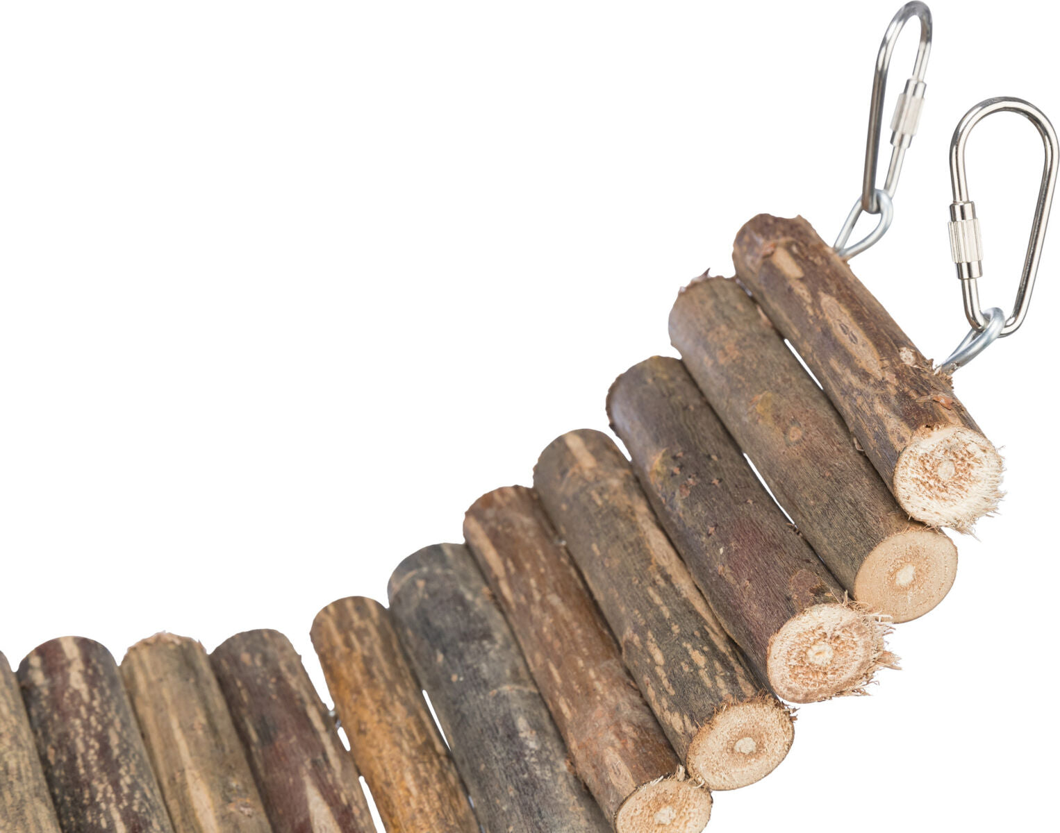 Eine Hängebrücke aus runden Holzstücken und zwei Metallkarabinern.