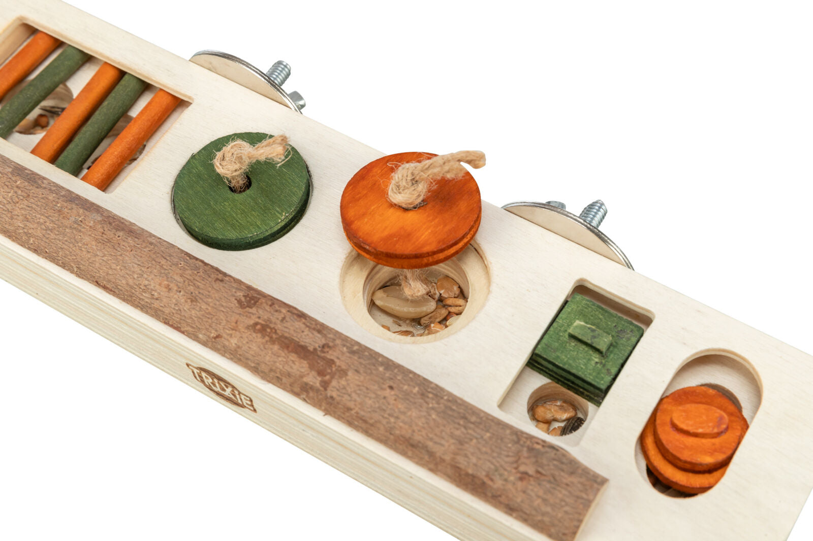 Holzspielzeug mit grünen und orangen Scheiben, Seilen zum Ziehen, Sichtfenster mit Samen, befestigt an Metallteilen.