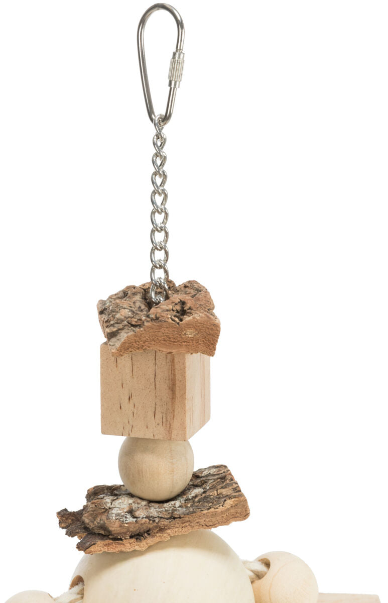 Holzspielzeug mit Rinde und Kettenaufhängung, bestehend aus Würfeln und Kugeln in natürlicher Holzfarbe.