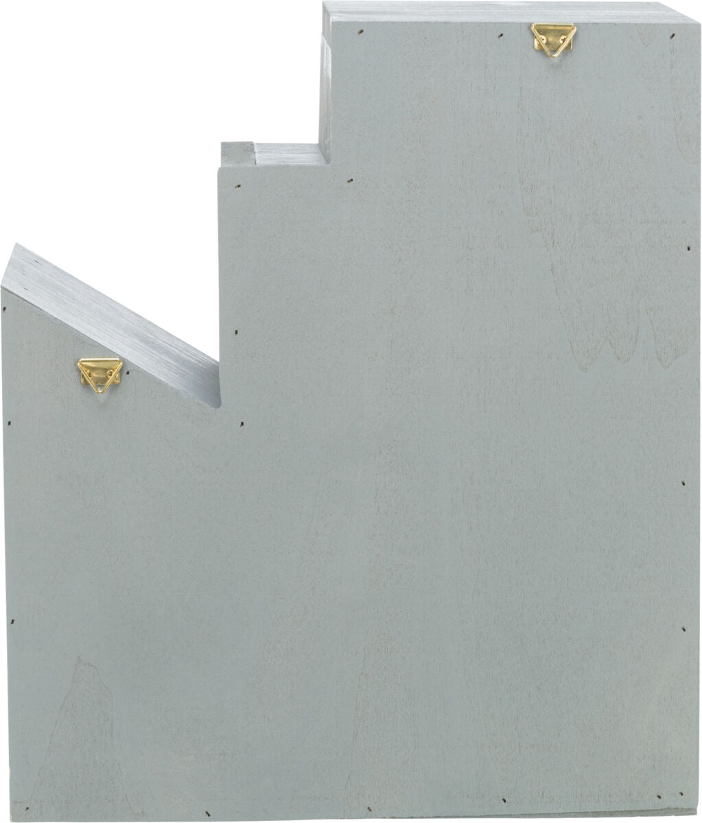 Graue strukturierte Holzblockform mit treppenförmigen Ausschnitten und goldenen Haken an den Ecken.