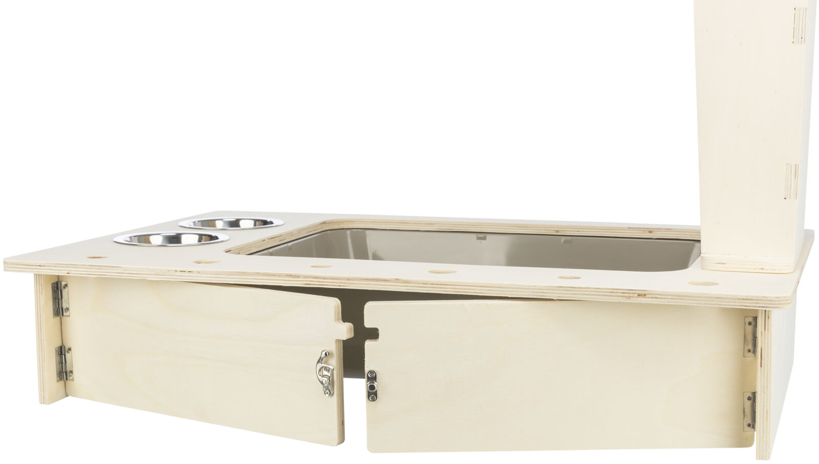 Holzplattform mit zwei integrierten Metallnäpfen und geöffneten Schranktüren, minimalistisches Design.