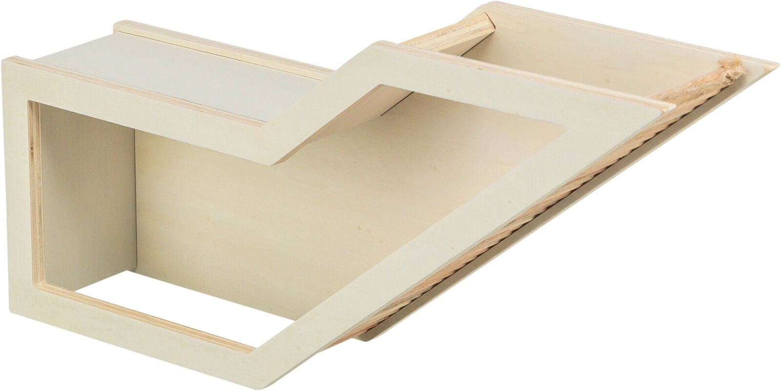 Holzkonstrukt mit Winkelstruktur in hellem Holzton, enthalt eine offene rechteckige Form und eine abgeschrägte Oberseite.