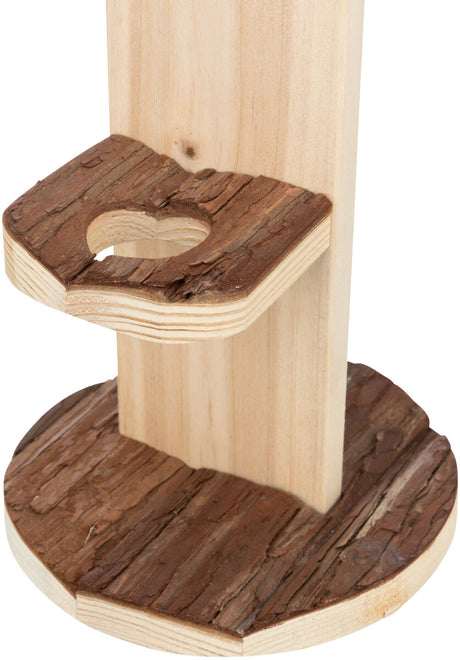 Holzbrett mit brauner Rindenbeschichtung und herzförmiger Aussparung auf runder Basis aus hellem Holz.