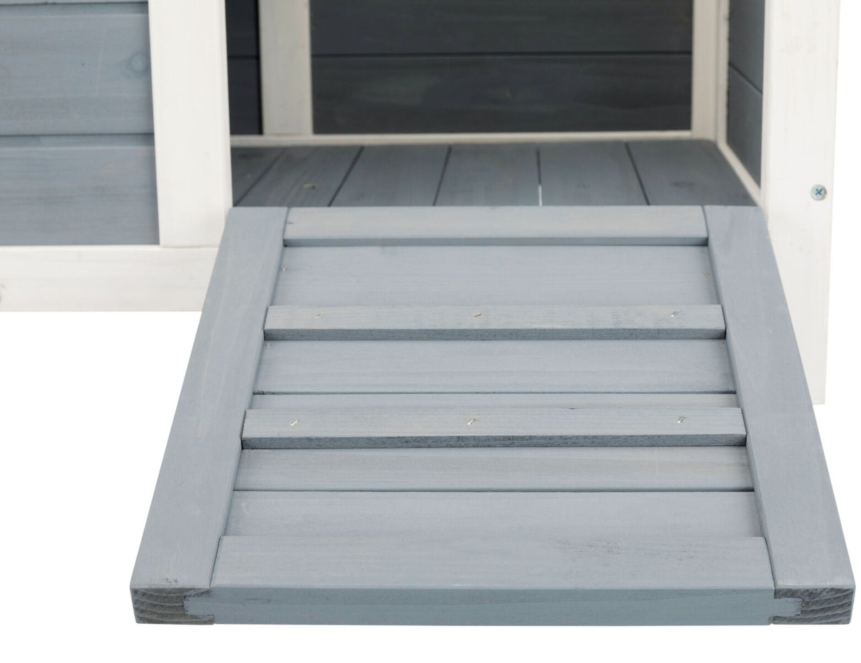 Graue Holzkiste mit aufgeklappter Frontklappe, Innenseite und Rahmen aus Holz, Hintergrund unklar.